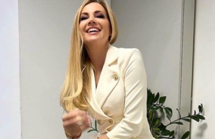 Federica Panicucci vestito sbottonato devastante