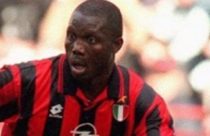 George Weah ritorno in campo video virale