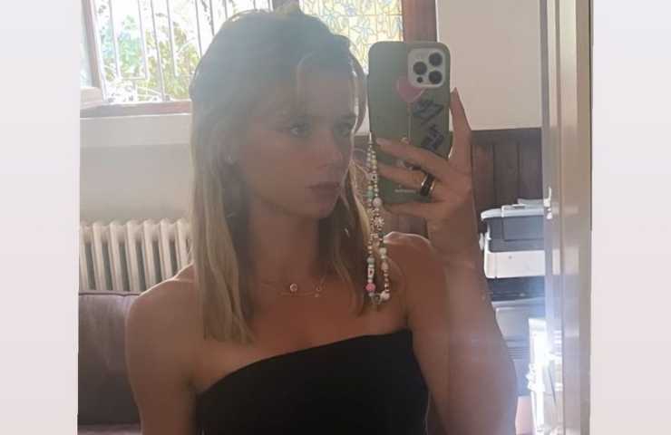 Camila Giorgi vestitino scende