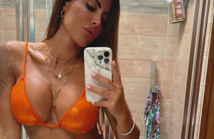 Guendalina Tavassi selfie senza vestiti