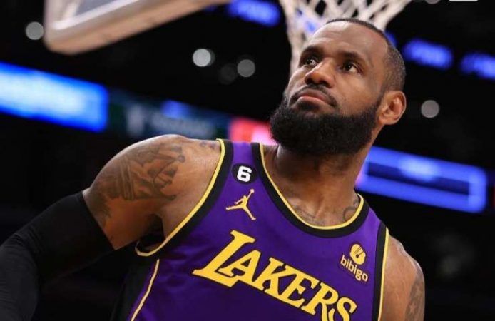 LeBron James spaventa i Lakers