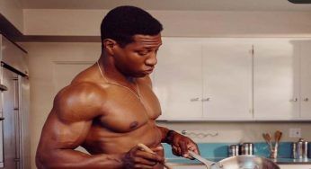 Allenamento, come avere le braccia di Jonathan Majors: gli esercizi giusti
