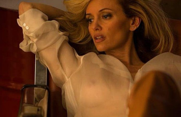 Justine Mattera camicia bianca bottone