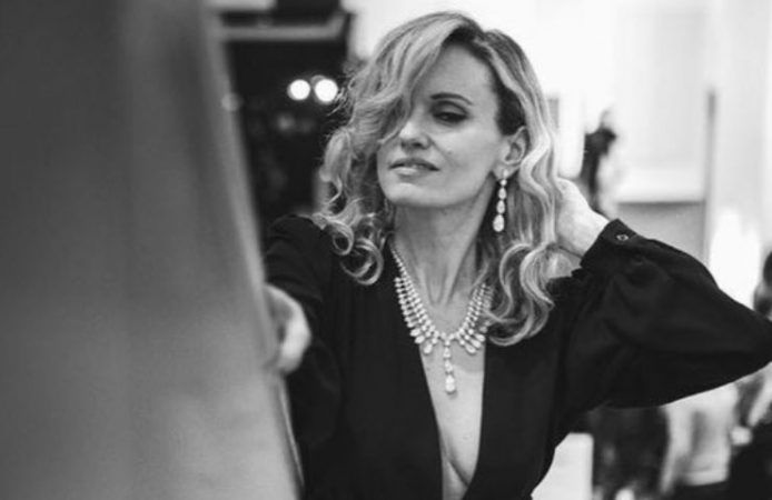 Justine Mattera paradiso scollatura classe