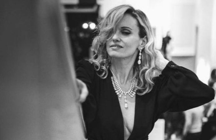 Justine Mattera camicia bianca bottone