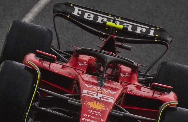 Ferrari penailtà Sainz