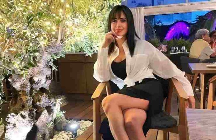 Claudia Ruggeri resta reggiseno