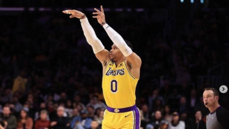Basket, il VAR in NBA? La mossa di Beverly ha scioccato il mondo: i dettagli Basket, il VAR in NBA? La mossa di Beverly ha scioccato il mondo: i dettagli