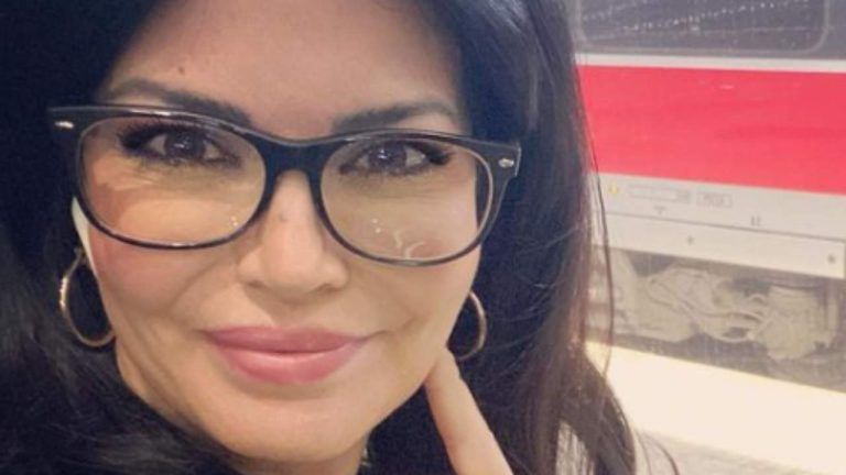 “Prossimamente insieme…” Laura Torrisi, straborda di tutto da quel vestito: avere una FOTO con lei non ha prezzo “Prossimamente insieme…” Laura Torrisi, straborda di tutto da quel vestito: avere una FOTO con lei non ha prezzo