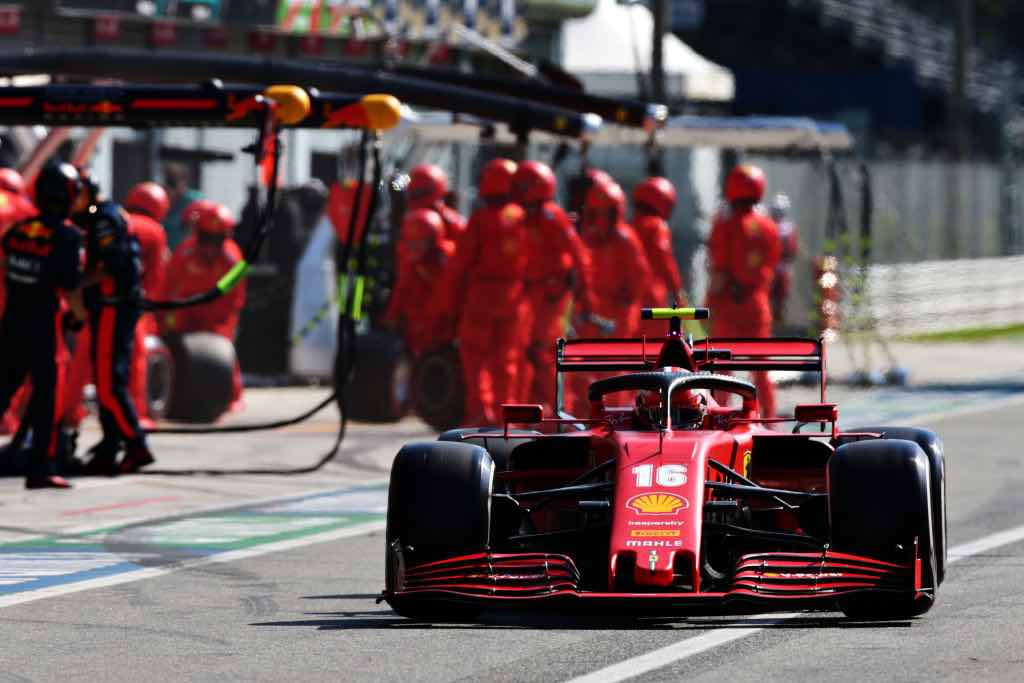Vettel fouri dal Gp d'Italia al settimo giro Leclerc si schianta al 29esimo