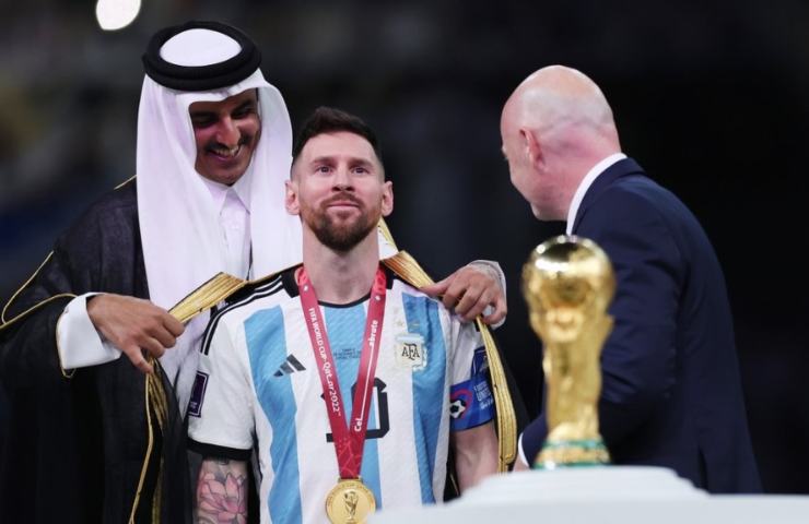 Leo Messi vestaglia premiazione