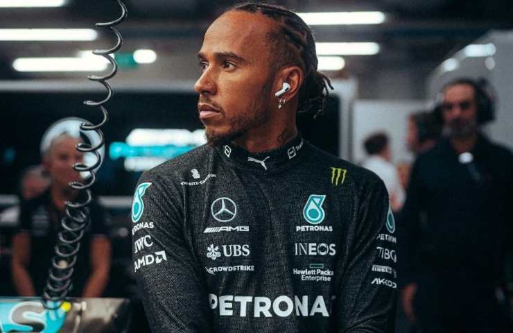 Hamilton retro-podio Verstappen