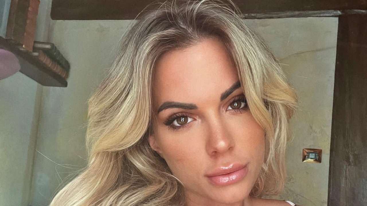 Ludovica Pagani apre tutto lì davanti: fuori il lato più bollente, followers senza fiato – FOTO Ludovica Pagani apre tutto lì davanti: fuori il lato più bollente, followers senza fiato – FOTO
