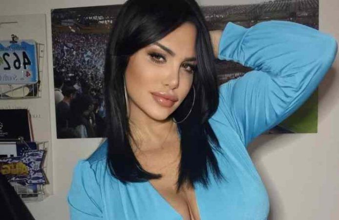 Marika Fuscio décolleté straborda