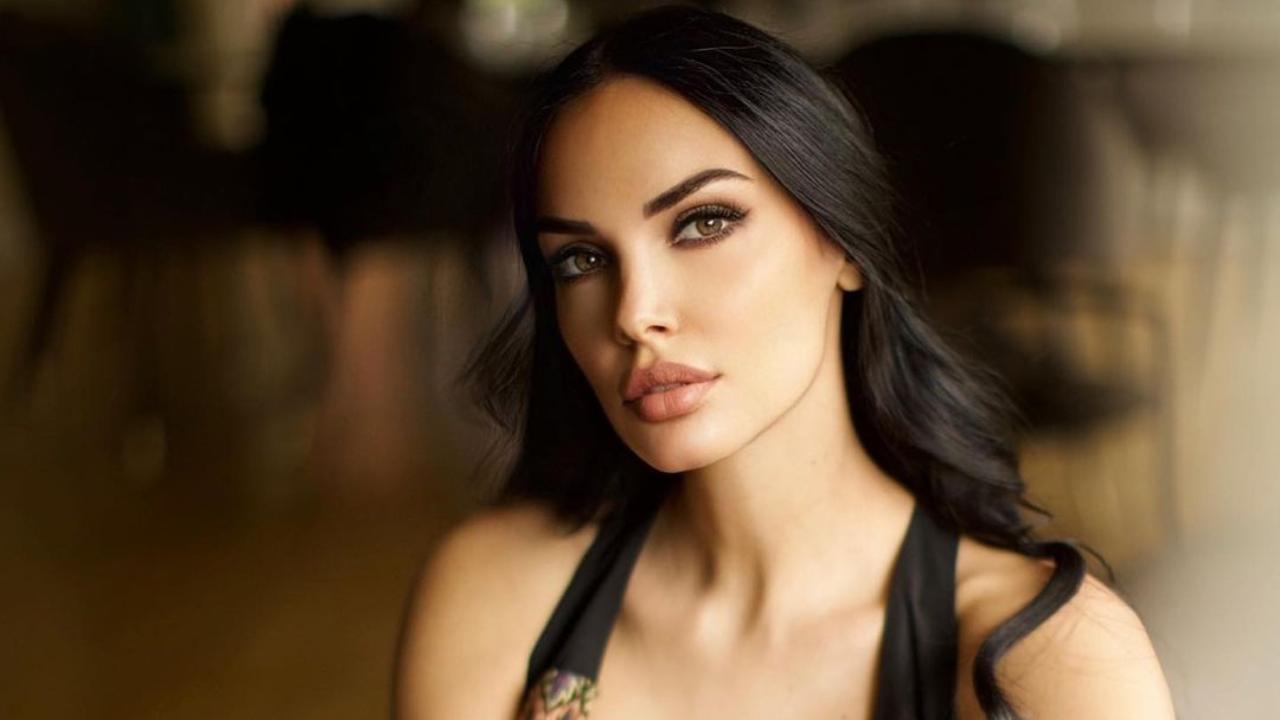 Michela Quattrociocche oltrepassa i limiti, scollatura senza fine: si vede proprio tutto – FOTO Michela Quattrociocche oltrepassa i limiti, scollatura senza fine: si vede proprio tutto – FOTO