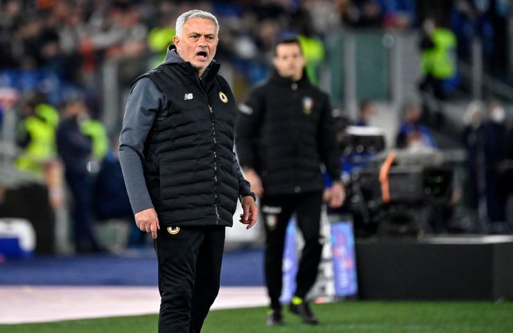 José Mourinho saluto bambini Sampdoria-Roma