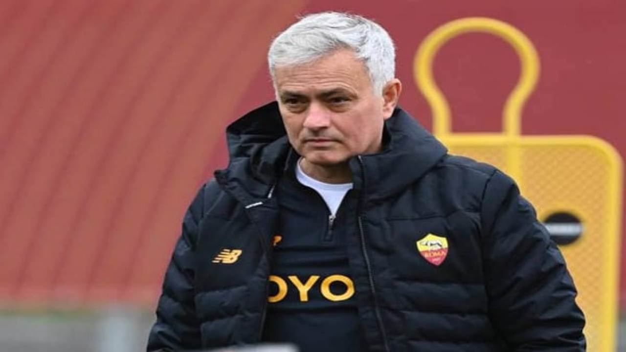 Josè Mourinho folle gesto espulsione reazione