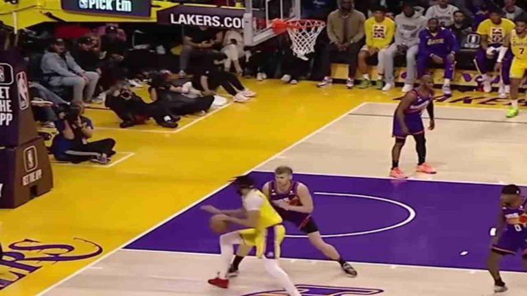 Basket NBA, I risultati di oggi (23 marzo): splendida vittoria dei Lakers, i Warriros asfaltano i Mavs Basket NBA, I risultati di oggi (23 marzo): splendida vittoria dei Lakers, i Warriros asfaltano i Mavs
