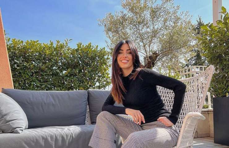 Federica Nargi canotta forme esplosive