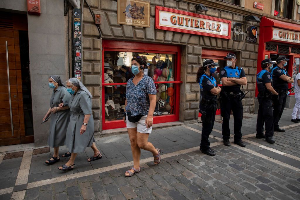 Polizia Pamplona sventa partita in emergenza covid 19 tra sani e malati