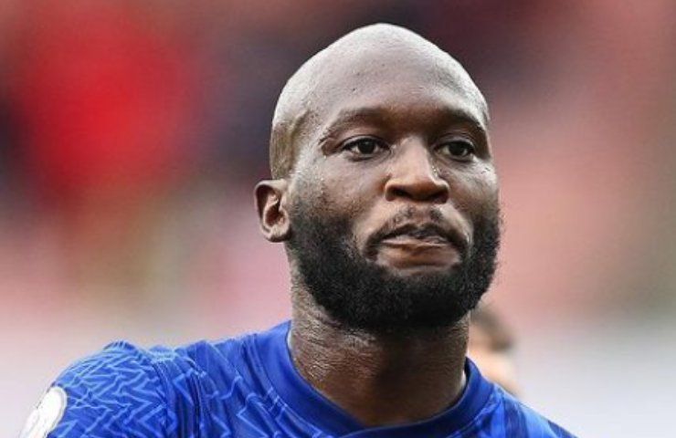 Romelu Lukaku salta derby