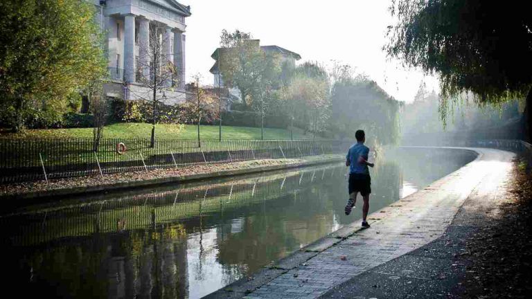 Perdere peso con la corsa, quanti km fare a settimana: risultati strabilianti Perdere peso con la corsa, quanti km fare a settimana: risultati strabilianti