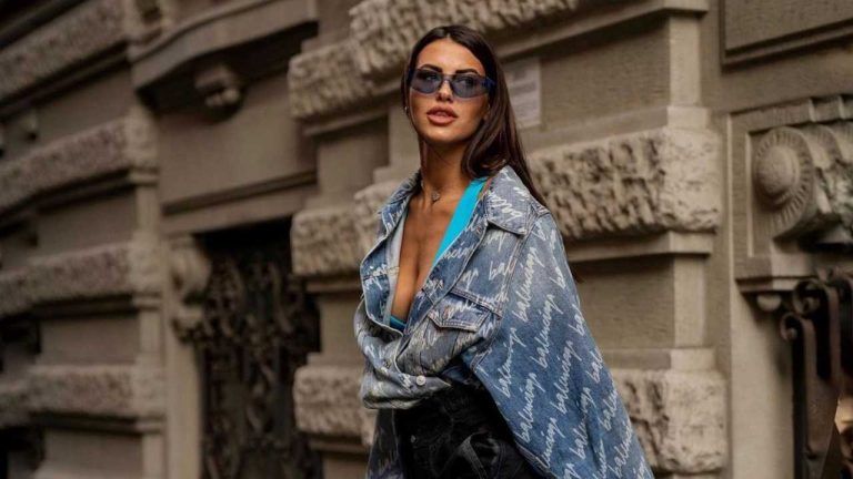 Carolina Stramare, davanzale di fuori: outfit da bollino rosso, scollatura mostruosa – FOTO Carolina Stramare, davanzale di fuori: outfit da bollino rosso, scollatura mostruosa – FOTO