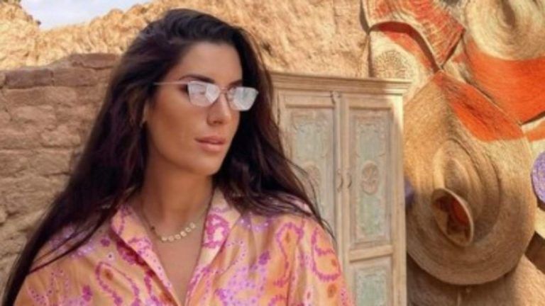 Valentina Vignali, il balcone esplosivo lascia a bocca aperta: pazzesca visione – FOTO Valentina Vignali, il balcone esplosivo lascia a bocca aperta: pazzesca visione – FOTO