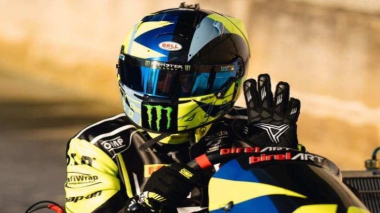 Valentino Rossi, sai che macchina ha? Risposta stupefacente, non ci crederai mai Valentino Rossi, sai che macchina ha? Risposta stupefacente, non ci crederai mai
