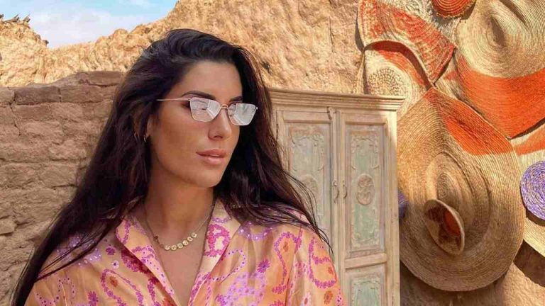 Valentina Vignali lo scopre e lo mostra a tutti: la FOTO sul letto rapisce i fans Valentina Vignali lo scopre e lo mostra a tutti: la FOTO sul letto rapisce i fans
