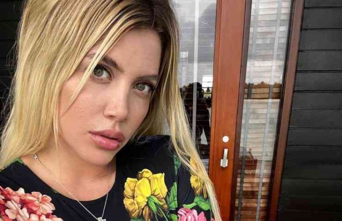 Wanda Nara costume didietro
