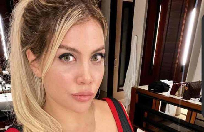 Wanda Nara davanzale trasparente