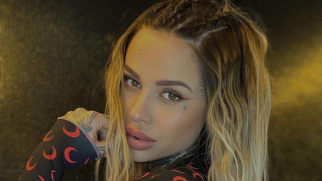 Zoe Cristofoli e il selfie senza maglietta: davanzale tutto in mostra – FOTO Zoe Cristofoli e il selfie senza maglietta: davanzale tutto in mostra – FOTO