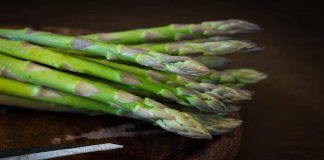 Spesa di maggio, gli asparagi: proprietà benefiche per la forma fisica