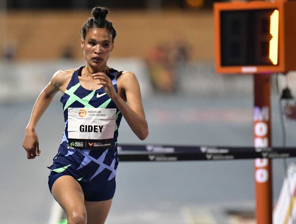 Atletica | Cheptegei stabilisce il nuovo record dei 10000 metri | VIDEO