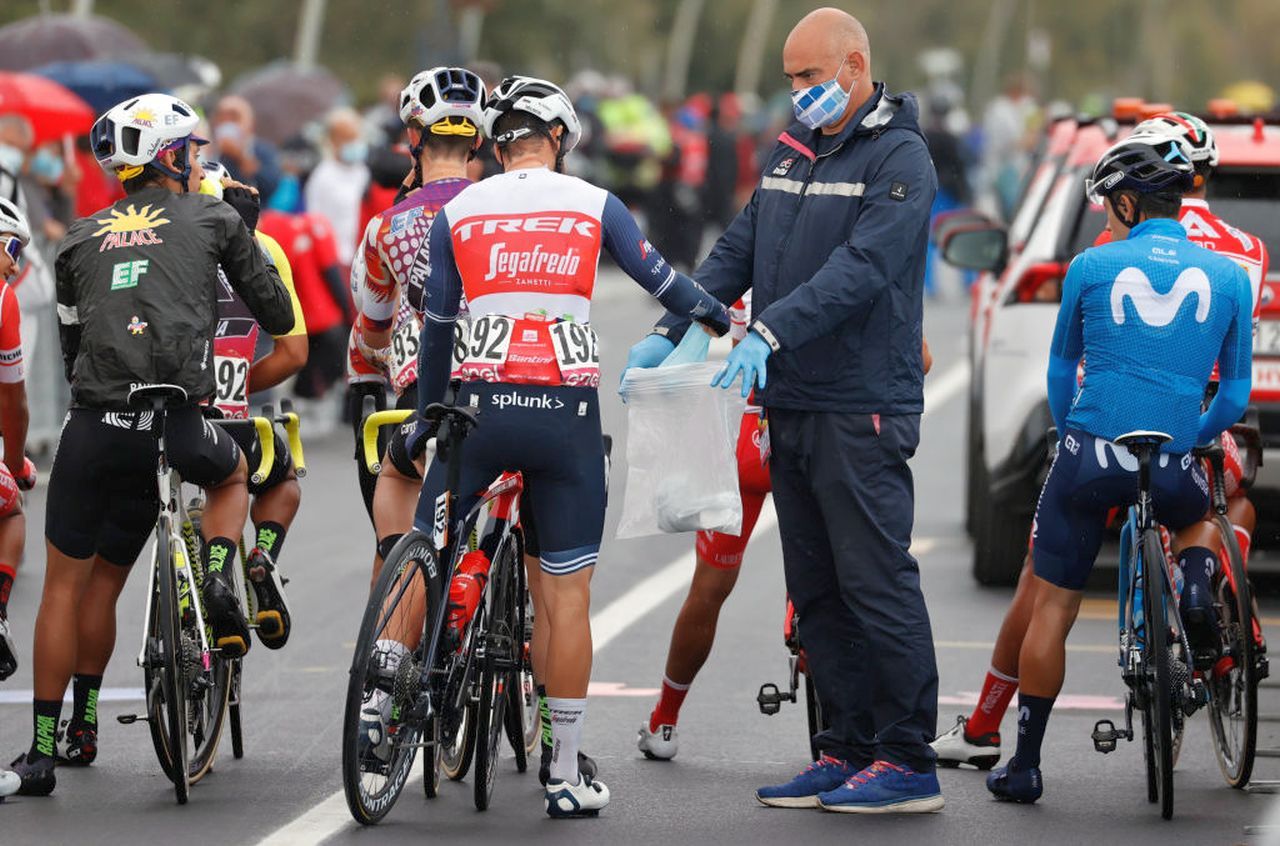 Giro d'Italia | Otto positivi al Covid. E un team si ritira