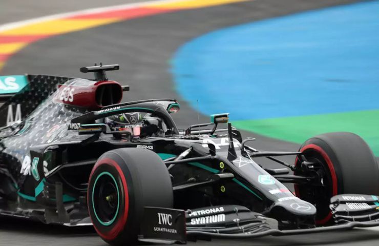 Hemilton svela problemi mercedes