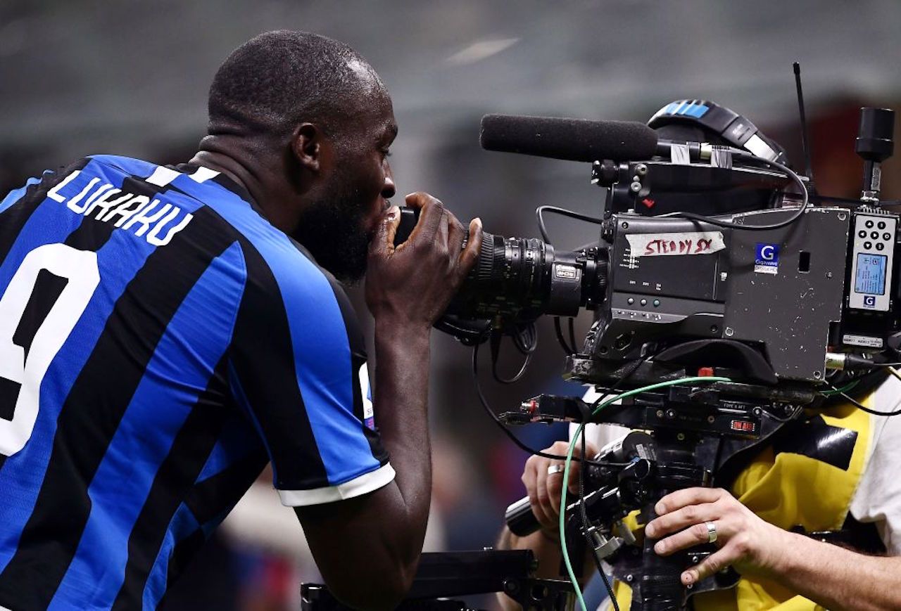 Inter, Lukaku: la gag del video-bombing fa impazzire i social