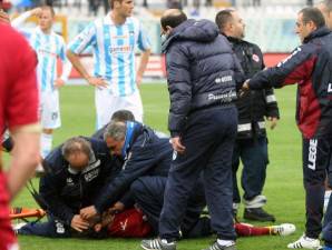 Medics treat Livorno midfielder Piermario Morosini malore