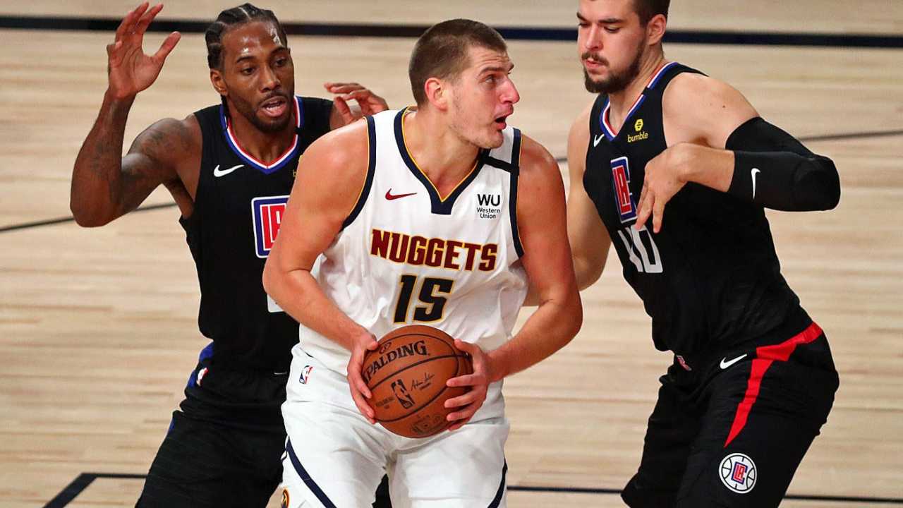 Nikola Jokic in azione contro i Clippers