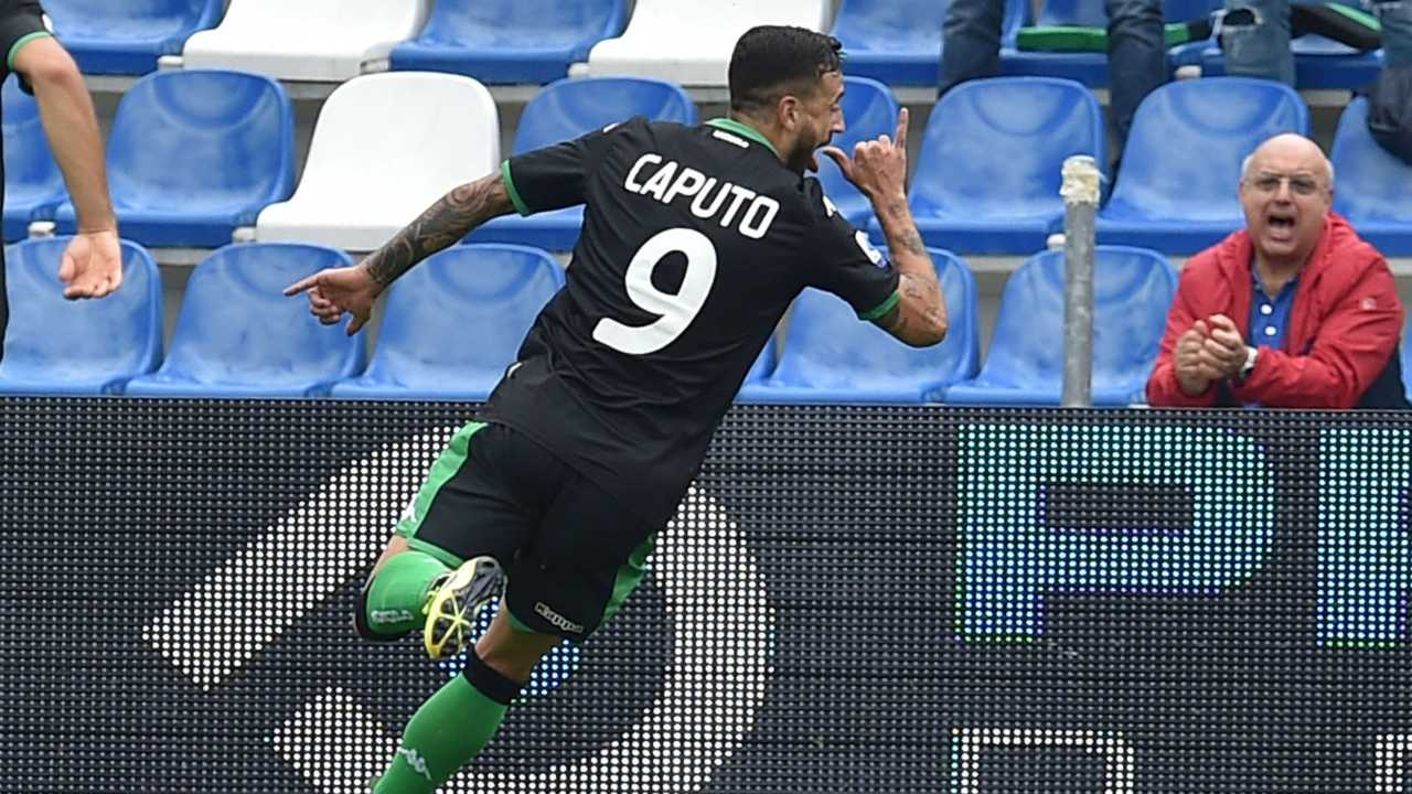 Francesco Caputo esulta dopo un goal al Mapei Stadium