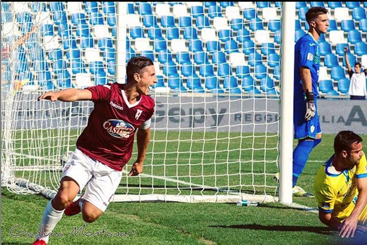 Reggiana, la curiosa scelta del capitano: lascia il calcio per i libri