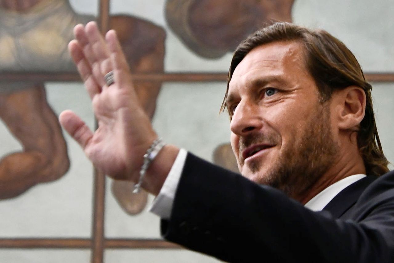 Totti fa visita alla calciatrice della Lazio svegliata dal coma